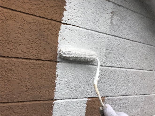 下塗り材は基本白色です