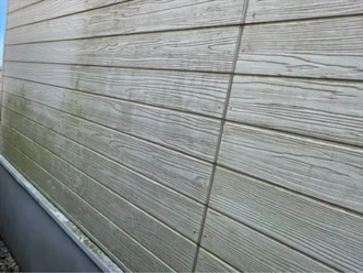 塗膜が劣化した外壁