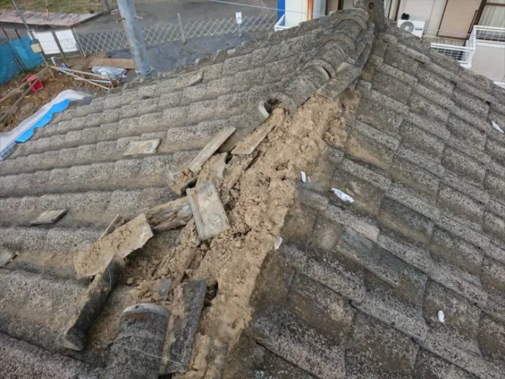 台風による棟瓦の倒壊