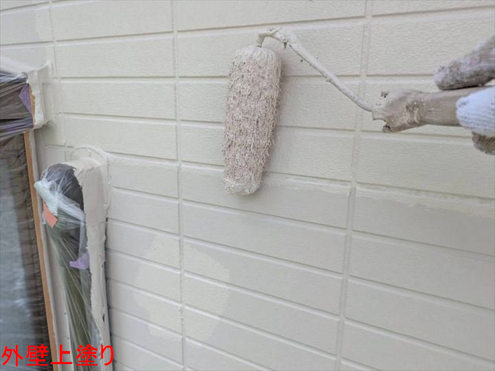外壁の上塗り作業