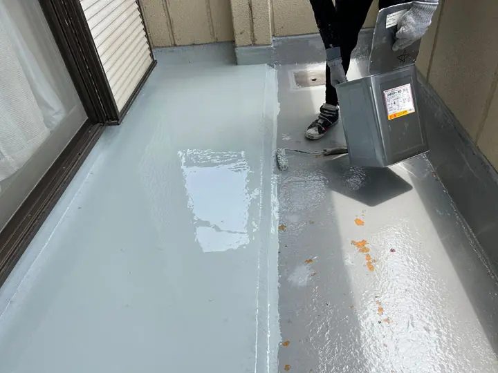 ベランダの防水工事の様子