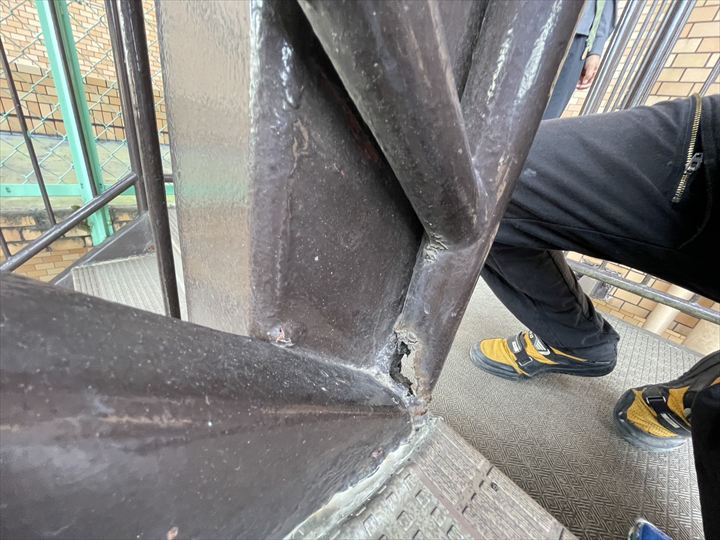 水を受ける部分が集中的に錆びている