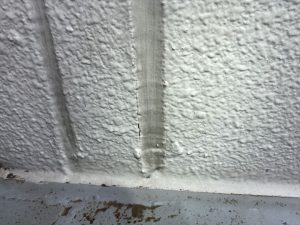 目地コーキングの切れ目
