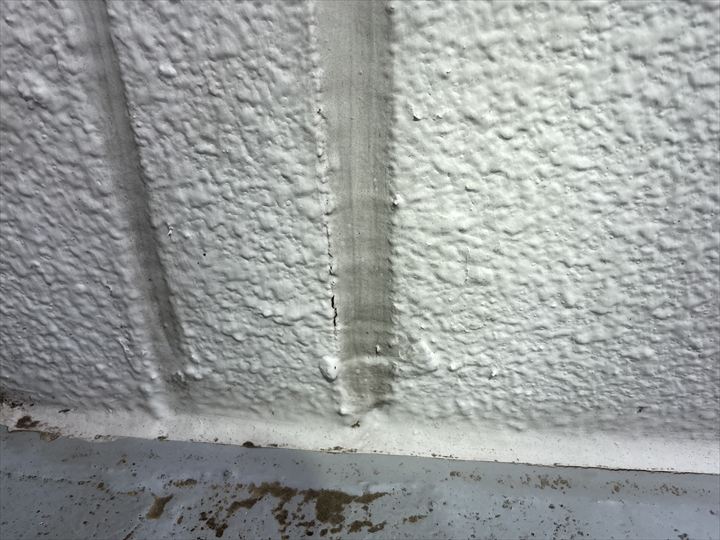 目地コーキングの切れ目