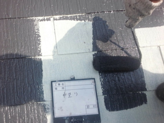 横浜市戸塚区原宿にて、室内の温度上昇を抑える遮熱塗料「サーモアイSi」でスレート屋根の塗装を行いました