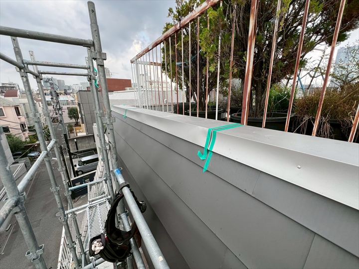 斜壁屋根笠木板金設置