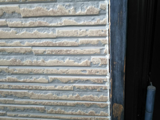 玄関ドア枠部分のシーリング劣化