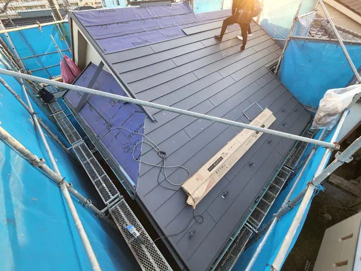 ガルバリウム鋼板屋根を使用したカバー工法