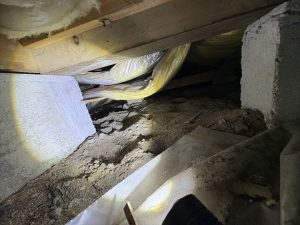 断熱材が剥がれていました