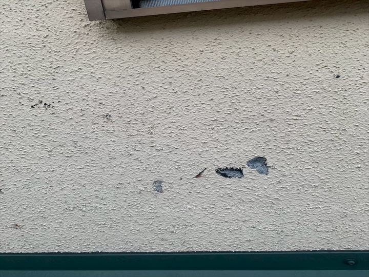 現地調査｜モルタル外壁の破損を確認