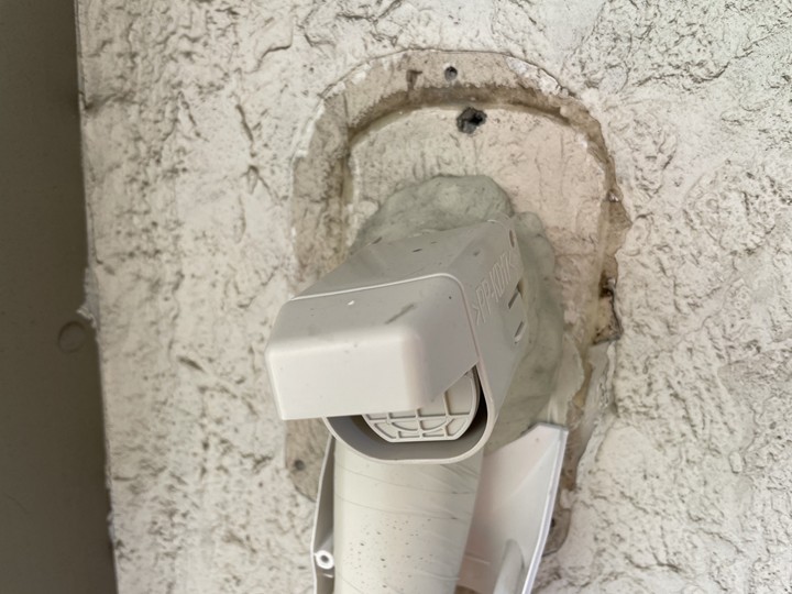 配管カバーを外した