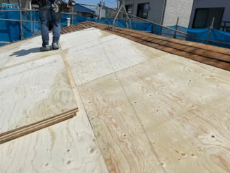 葺き替え工事の様子