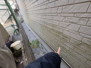 苔の生えた外壁