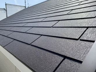 グレー色のスレート屋根