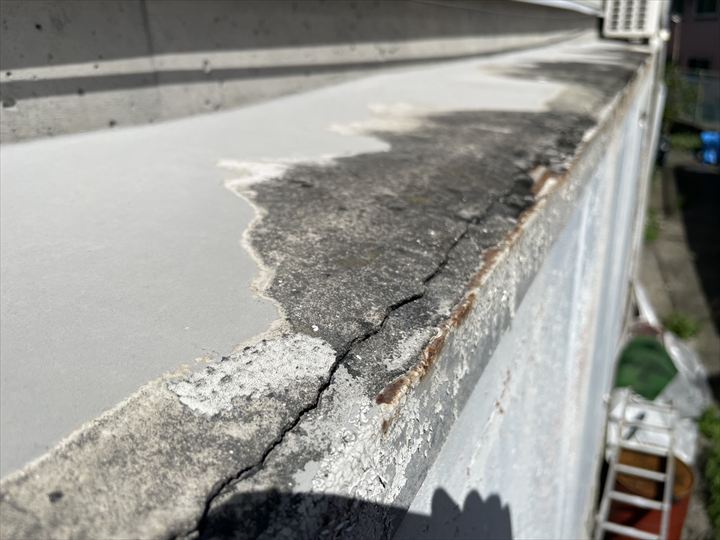 一直線に大きな亀裂がありました