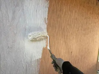 外壁の下塗り作業