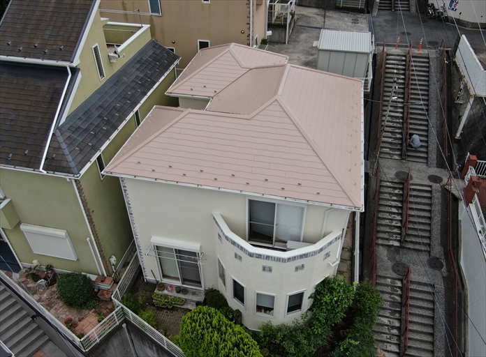 ドローンで屋根と外壁の色のバランスを確認出来ます