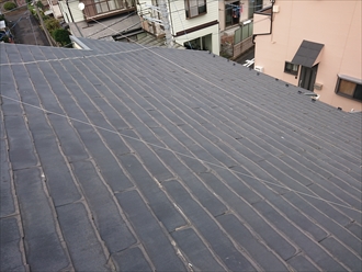 横浜市港南区港南台にて屋根塗装の為に点検調査、スレート屋根の中には塗装ができない商品も存在します