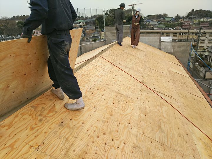 屋根葺き替えの様子