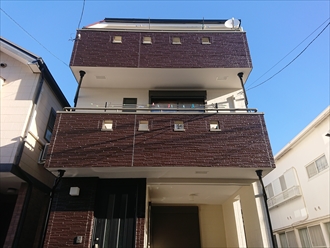 横浜市港北区新吉田東にて築16年初めての屋根外壁塗装はニッペサーモアイとパーフェクトトップを使い、アクセントにダー...