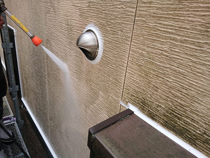 高圧洗浄の様子