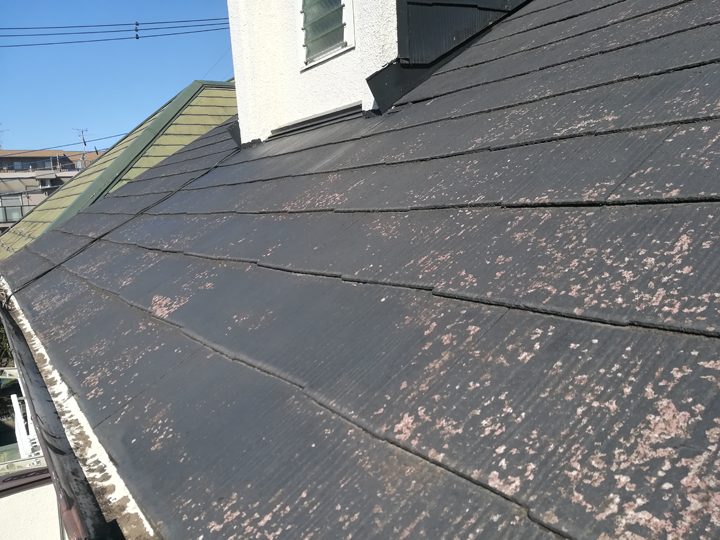 スレート屋根を調査