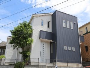 ツートンカラーの住宅