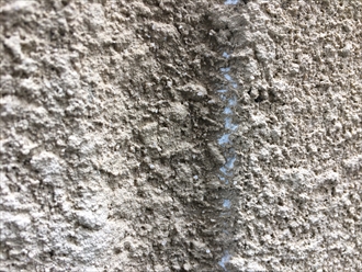 横浜市西区東久保町でＡＬＣ外壁を点検、表面に吹き付けられている塗膜がひび割れだしておりました