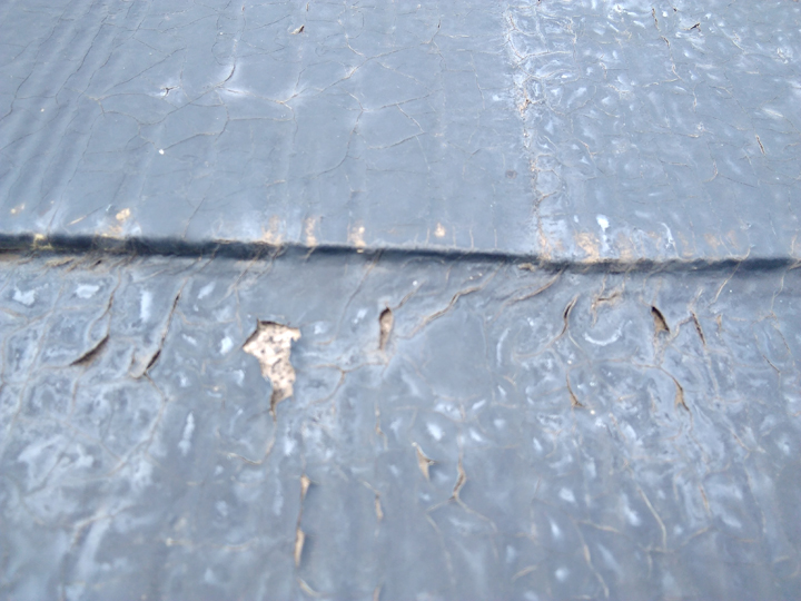 大磯町石神台で屋根塗装されたスレート屋根が縁切り不足のため雨漏り