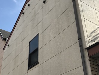 横浜市神奈川区子安台にてお住まいの調査、外壁の汚れにお悩みの方はグレーやブラウンで塗装をすると汚れが目立ちにくくなります