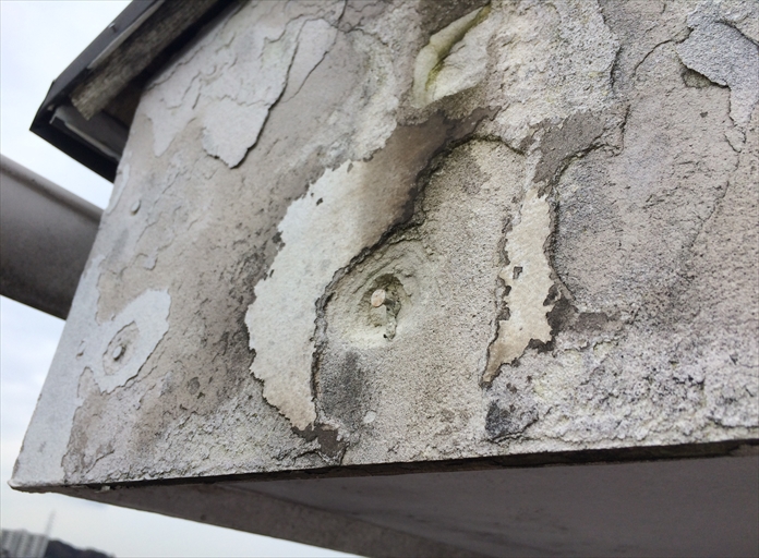 横浜市中区の外壁塗装調査、破風板の表面の劣化が進行しすぎると塗装は困難3