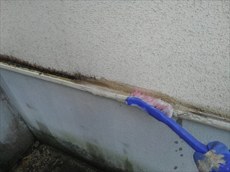 横浜市瀬谷区の外壁塗装、汚れやカビの付着が著しいところにはカビ取り洗浄剤Ａ2がおすすめです2
