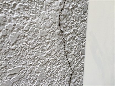 相模原市中央区モルタル壁の塗り替え調査で亀裂を確認