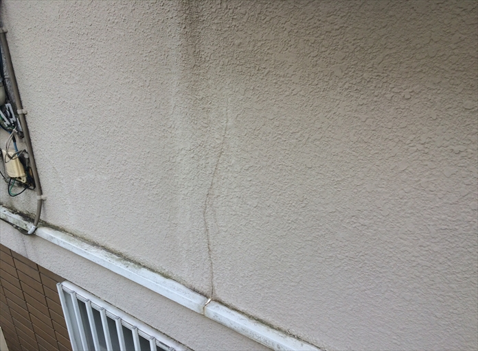 横浜市都筑区のモルタルを使用している外壁（モルタル壁）の調査、亀裂やひび割れは雨漏りの危険性があります3