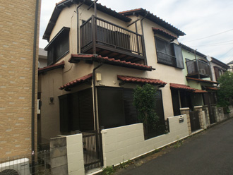 松田町松田惣領にて築24年目のお住まいをご購入のお客様、モルタル外壁をパーフェクトトップにて外壁塗装工事を行いました、施工前写真