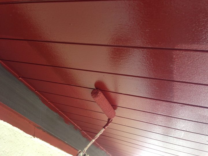 横浜市南区別所中里台にて、水分を遮断する高耐候性塗料ＩＰメタルコートＳiで軒天塗装！