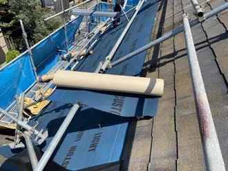 屋根カバー工法：防水紙敷設