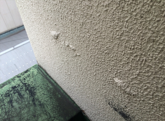 外壁塗膜の膨れ