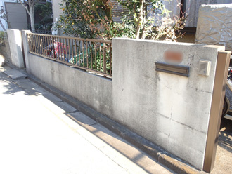 茅ヶ崎市の外壁塗装前点検　外塀が汚れている