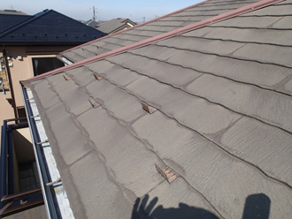 横浜市南区　劣化して色褪せしている屋根