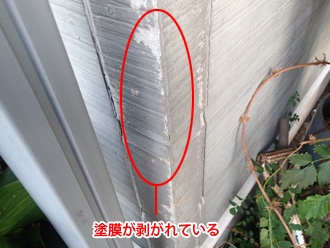 平塚市　別荘のリフォーム前調査　外壁の塗膜が剥がれている