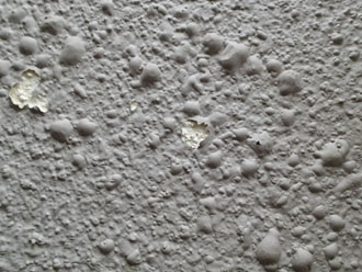 モルタル外壁の塗膜の膨れ