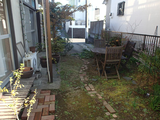 川崎市高津区　外壁塗装前の点検　ガーデン用のテーブルやチェアー