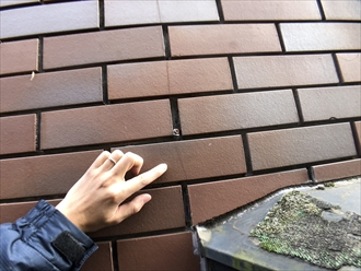 川崎市高津区子母口でタイル貼りの外壁を調査しました