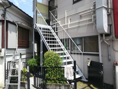 川崎市中原区井田で商業施設の屋外の鉄骨階段を塗装