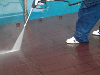 屋根塗装・高圧洗浄の様子2