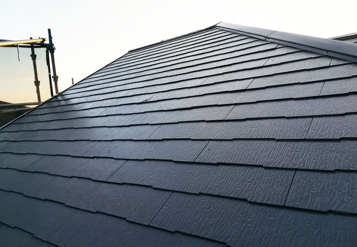 サーモアイSiのクールジェノバブラウンを使用したスレート屋根塗装が完了