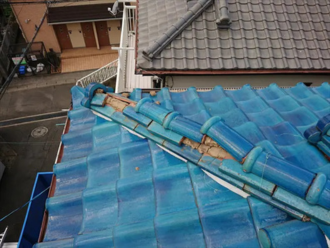 歪んでいる棟瓦