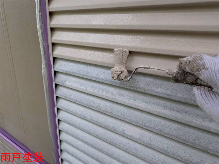 雨戸の塗装作業