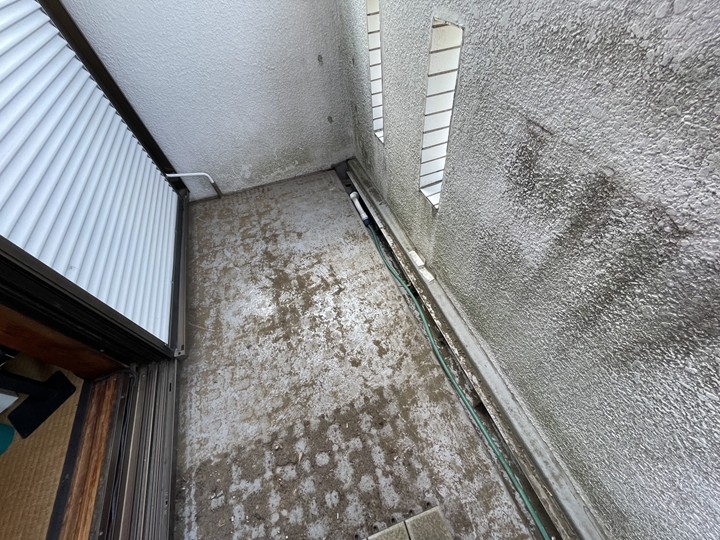 雨漏りを起こしているバルコニーの点検